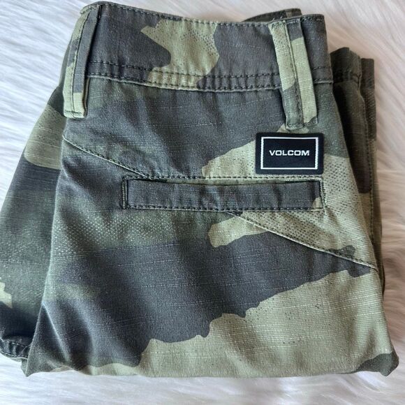 Volcom Boys Camp Board Shorts Water Repellent Size 10 - Picture 12 of 12